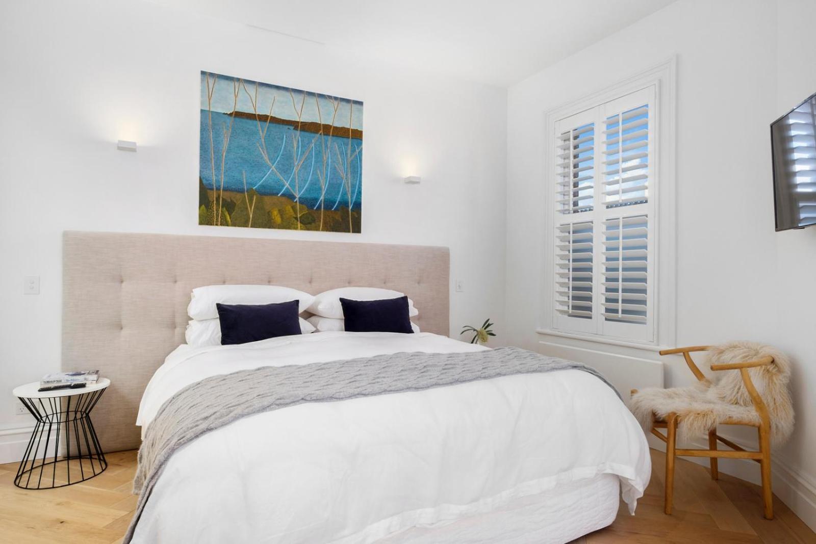 Sullivans Cove Apartments Hobart Extérieur photo Plantation shutters in a bedroom