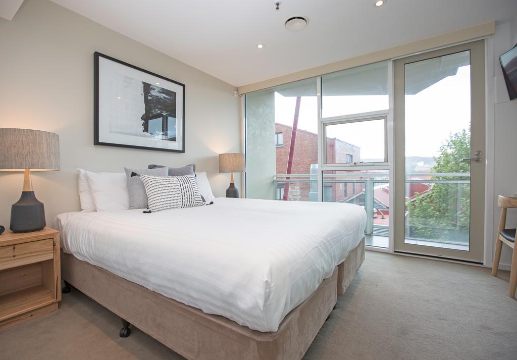 Sullivans Cove Apartments Hobart Extérieur photo A bedroom at the hotel