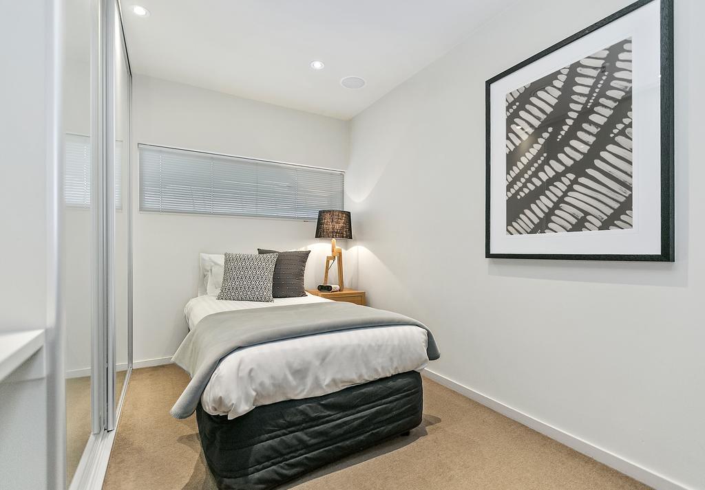 Sullivans Cove Apartments Hobart Extérieur photo A bedroom in a micro apartment