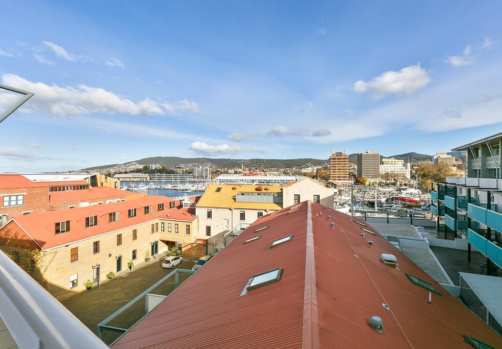 Sullivans Cove Apartments Hobart Extérieur photo View of the Hobart CBD from the rooftop of the Wrest Point Casino