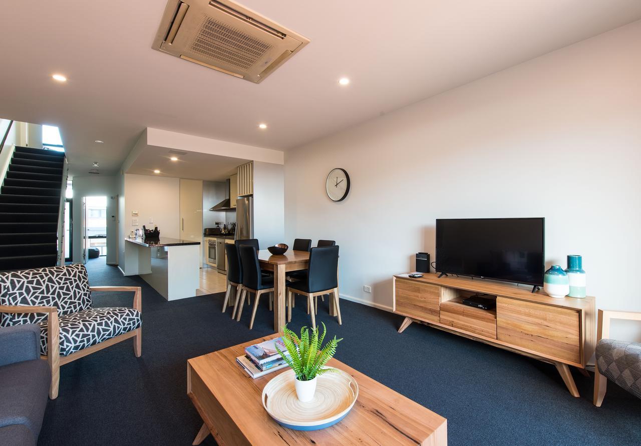 Sullivans Cove Apartments Hobart Extérieur photo A typical apartment at the University of Adelaide's Union Hall