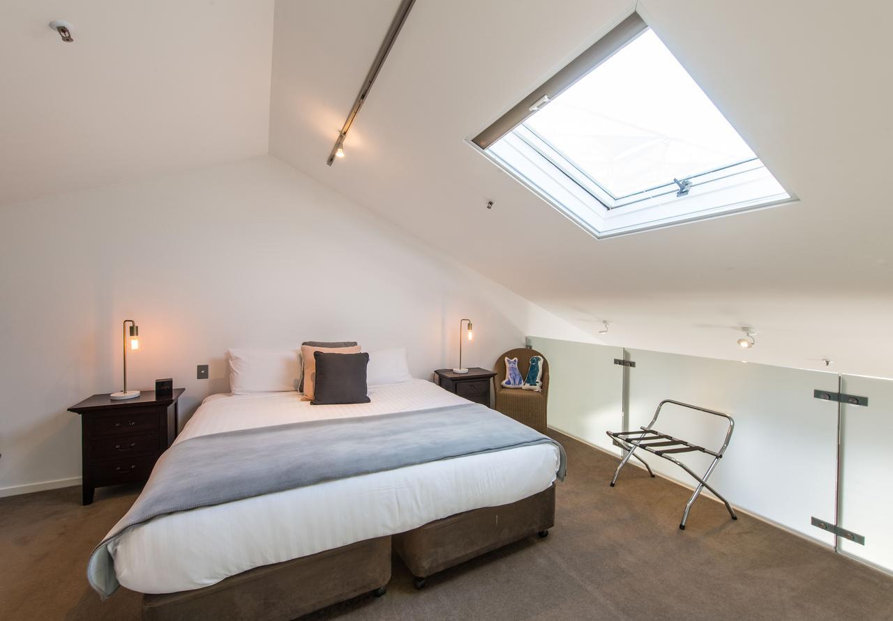 Sullivans Cove Apartments Hobart Extérieur photo Skylight in a bedroom