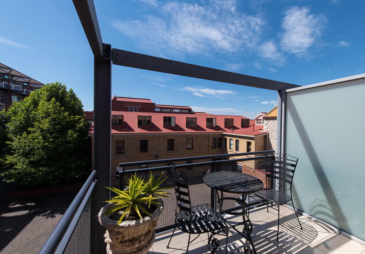 Sullivans Cove Apartments Hobart Extérieur photo A balcony in Stockholm, Sweden