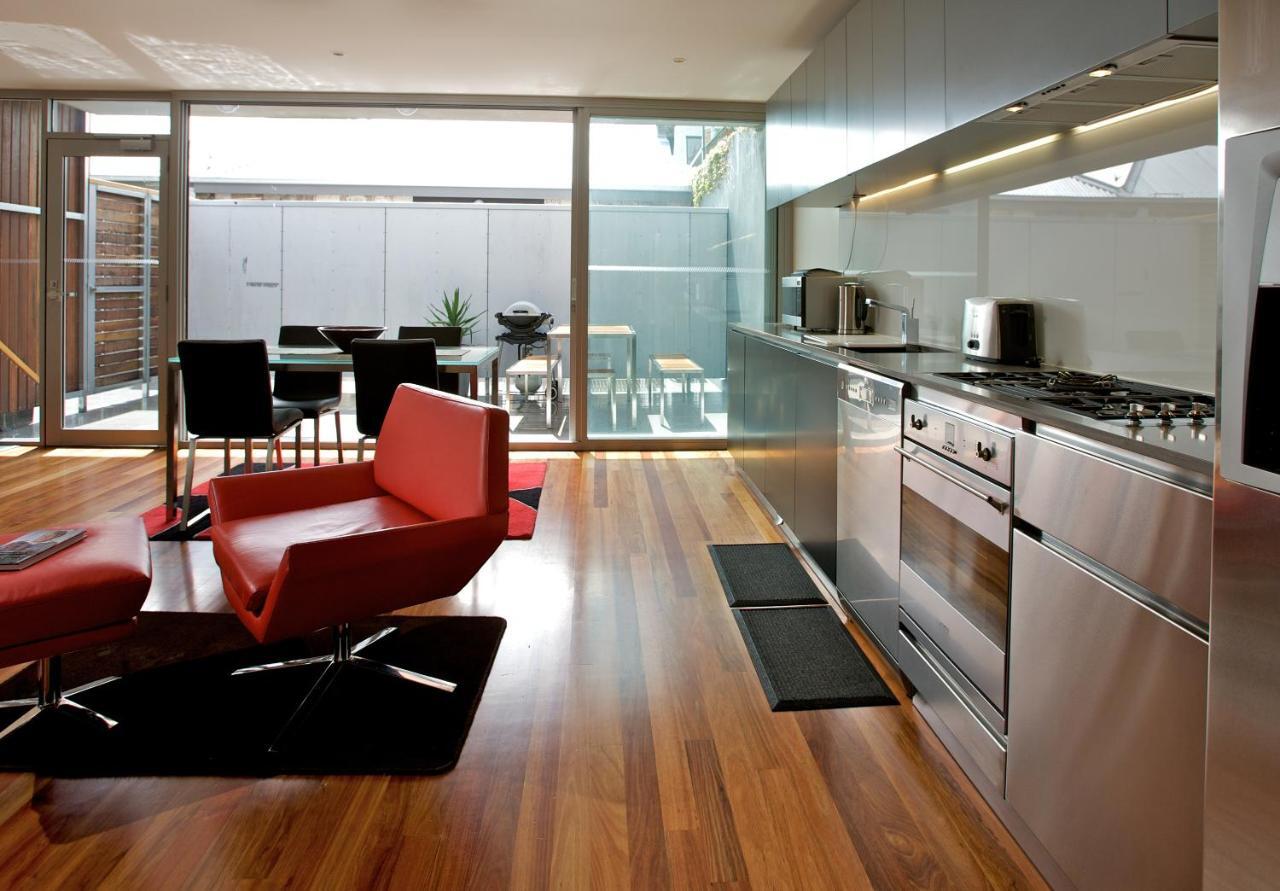 Sullivans Cove Apartments Hobart Chambre photo A modern kitchen